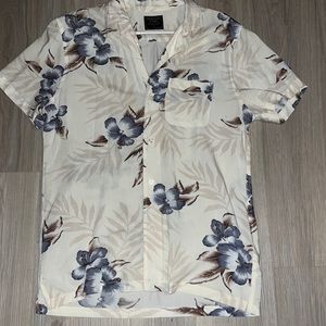 Summer must have !!! Abercrombie and Fitch free flowing beach shirt brand new